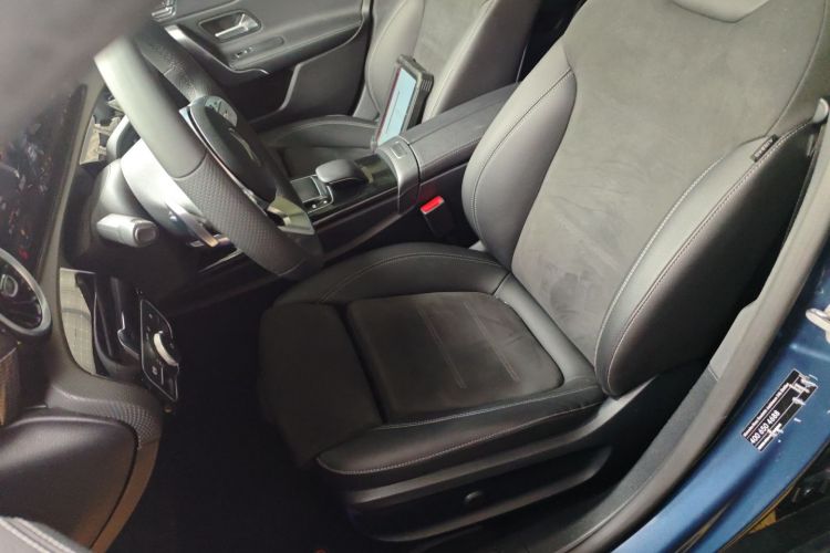 奔驰A级 2019款 A 200 L 运动轿车中控内饰19