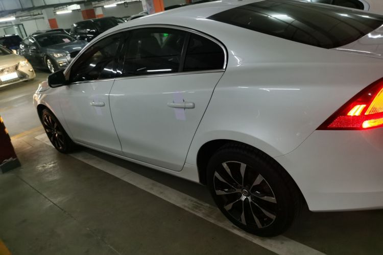 沃尔沃S60 2018款 S60L T3 智进进取版车身外观4