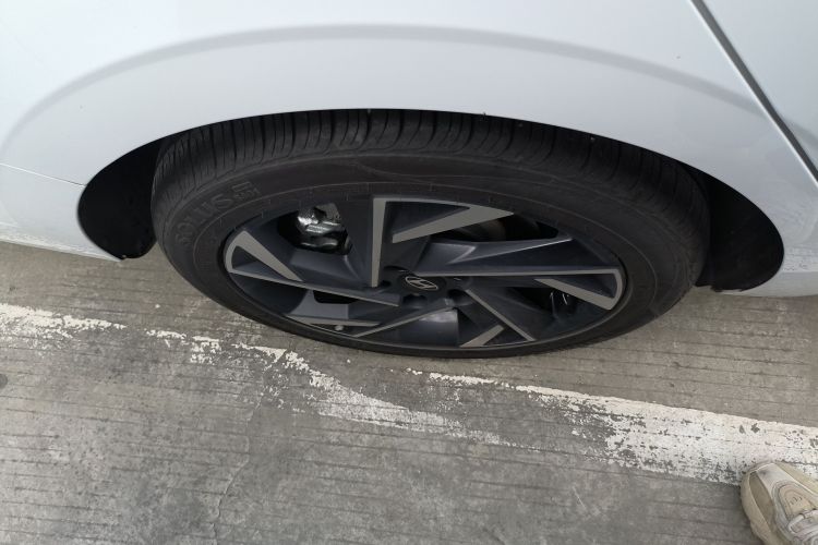 现代 伊兰特 2023款 1.5L CVT GLX精英版车身外观6008