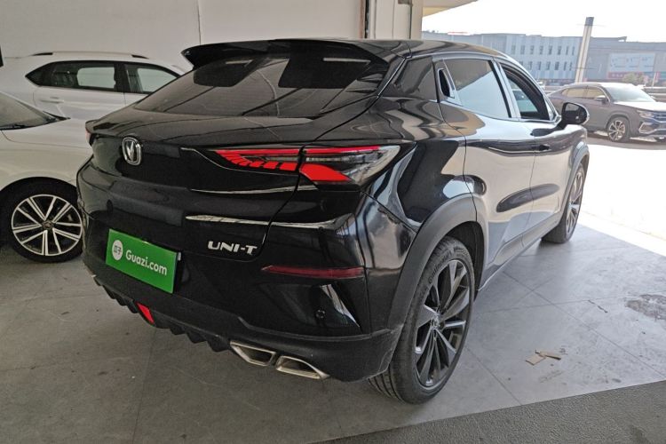 长安UNI-T 2020款 1.5T 尊贵型车身外观7