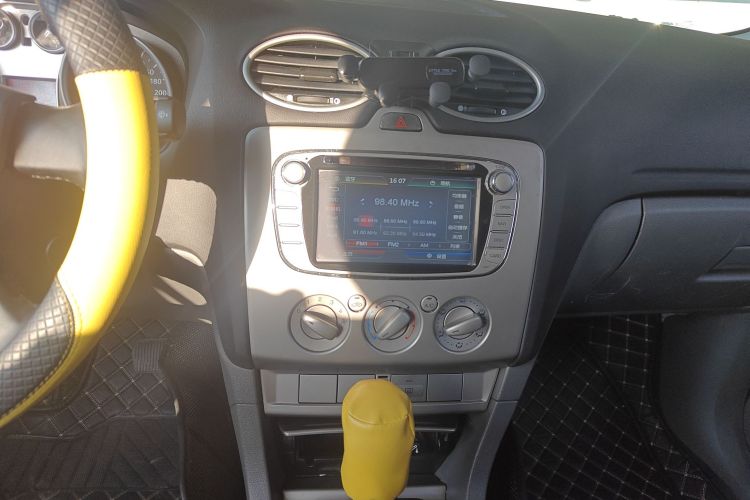 福特 福克斯 2013款 两厢经典 1.8L 自动基本型中控内饰16