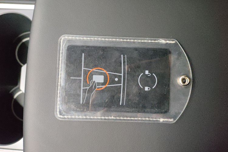 特斯拉 Model Y 2022款 后轮驱动版中控内饰11