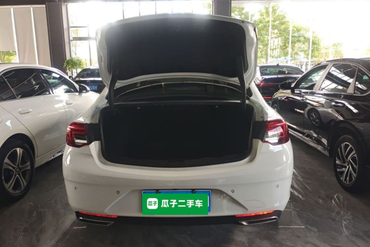 别克 君威 2020款 552T 豪华型中控内饰23