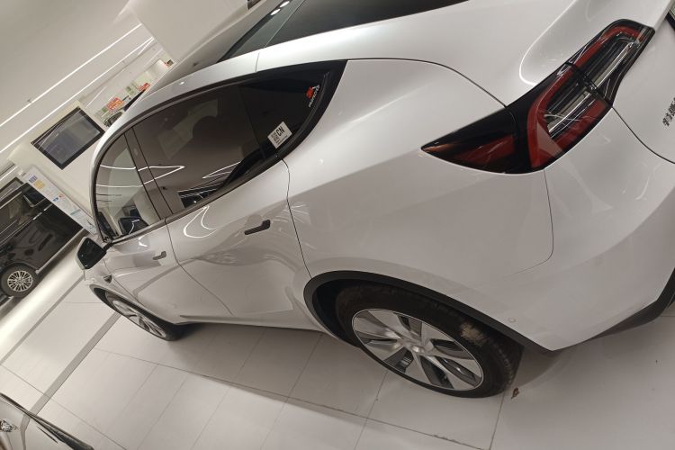 特斯拉 Model Y 2022款 改款 长续航全轮驱动版车身外观4