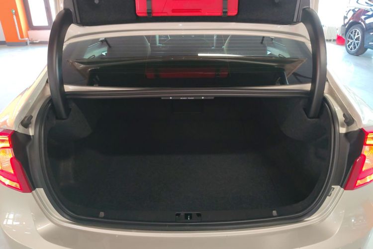 沃尔沃S60 2019款 S60L T3 智进版机舱底盘23