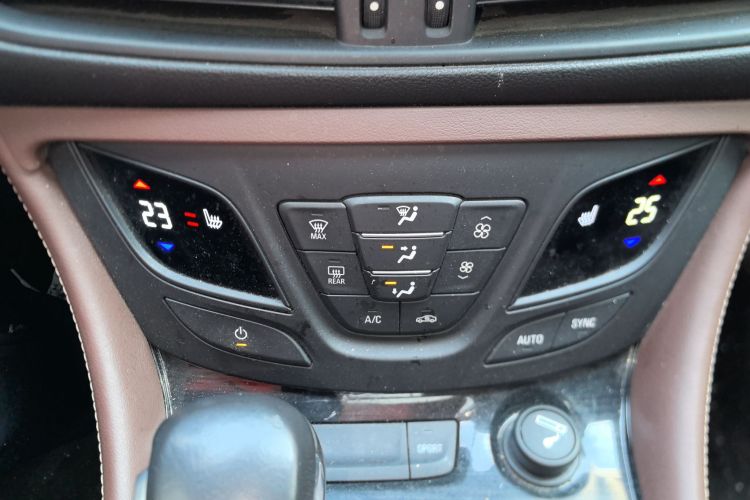 别克 昂科威 2018款 28T 四驱精英型中控内饰16