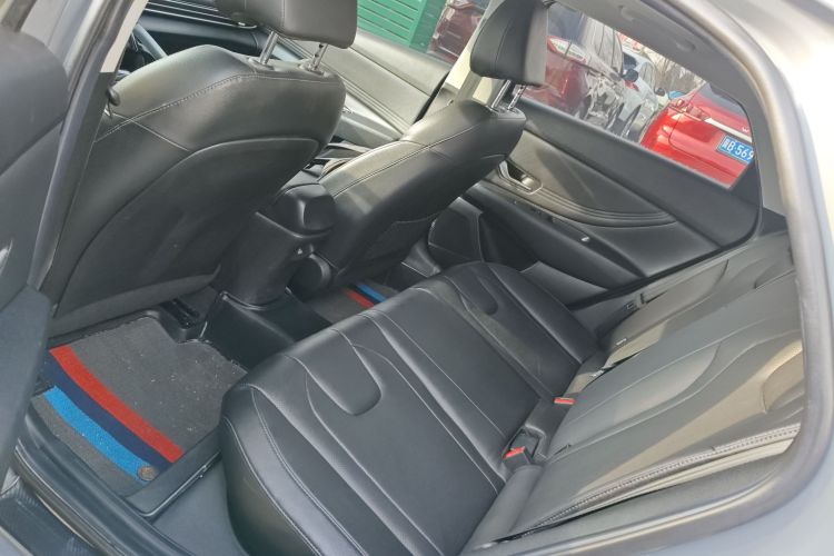 现代 伊兰特 2021款 1.5L CVT LUX尊贵版中控内饰7004