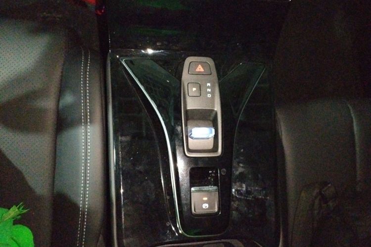 东风风神 皓瀚 2024款 荣耀版 1.5T 时尚型中控内饰18