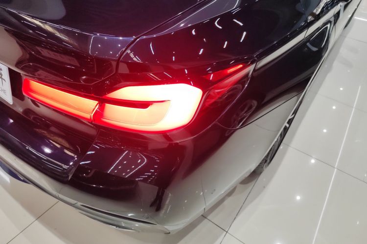 宝马5系 2023款 530Li 领先型 M运动套装车身外观9