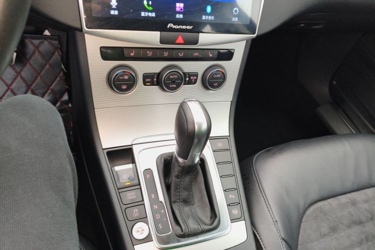 大众 迈腾 2013款 2.0TSI 尊贵型中控内饰18