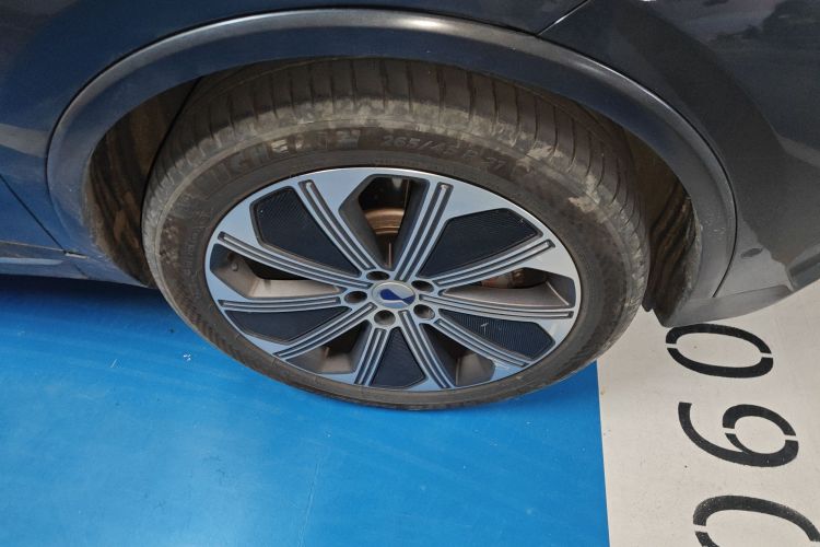 腾势N8 2023款 四驱超混旗舰六座版车身外观10