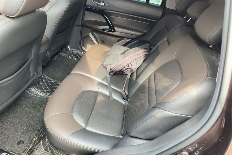 广汽传祺 传祺GS4 2015款 200T 手动精英版中控内饰21