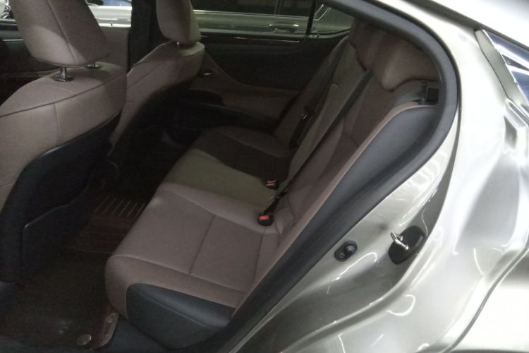 雷克萨斯ES 2023款 200 卓越版中控内饰21