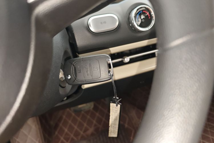 五菱汽车 五菱缤果 2023款 333km 快享款中控内饰7001