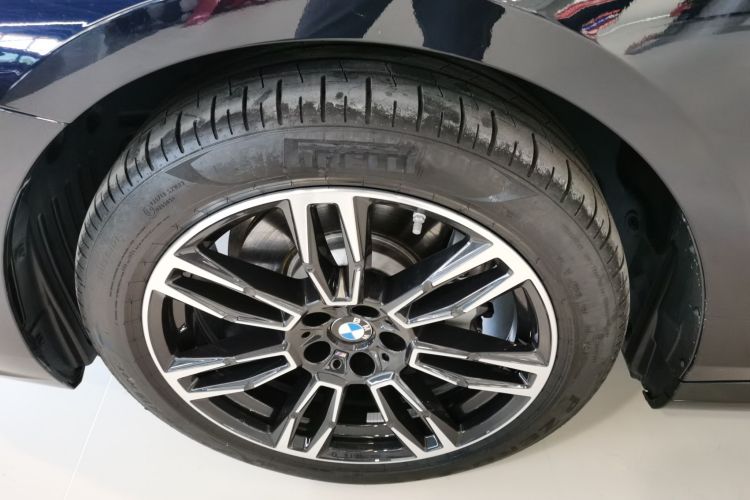 宝马5系 2024款 530Li 领先型 M运动套装车身外观6007