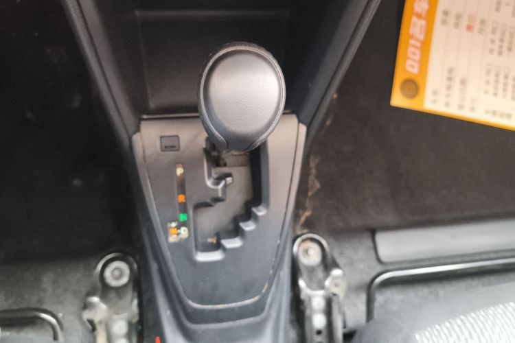 丰田 威驰FS 2017款 1.5L CVT锋驰版中控内饰18