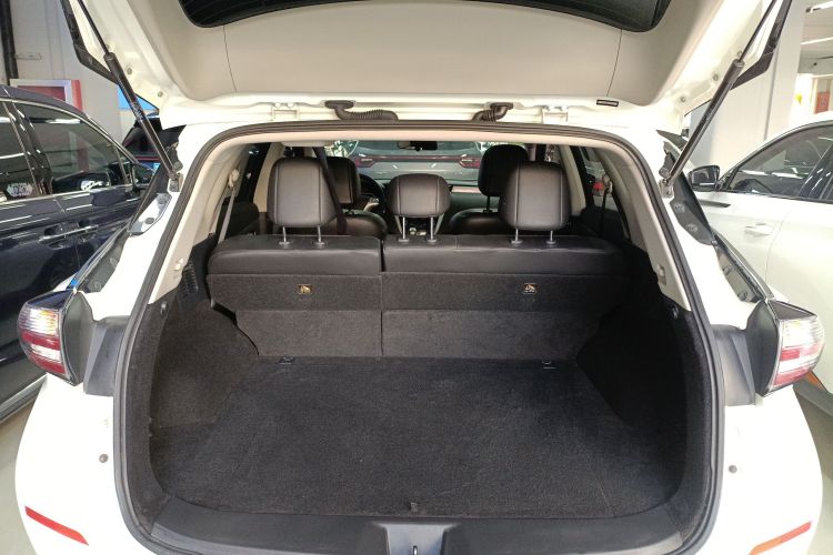 日产 楼兰 2017款 2.5L XL 两驱智尚版机舱底盘23