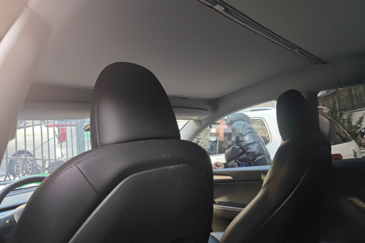 特斯拉 Model Y 2022款 改款 长续航全轮驱动版中控内饰22