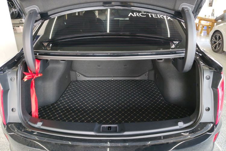 红旗E-QM5 2022款 431km 充电乐享版机舱底盘23