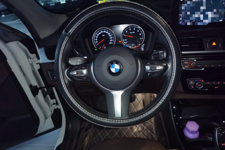 宝马X1 2020款 xDrive25Li 尊享型中控内饰13