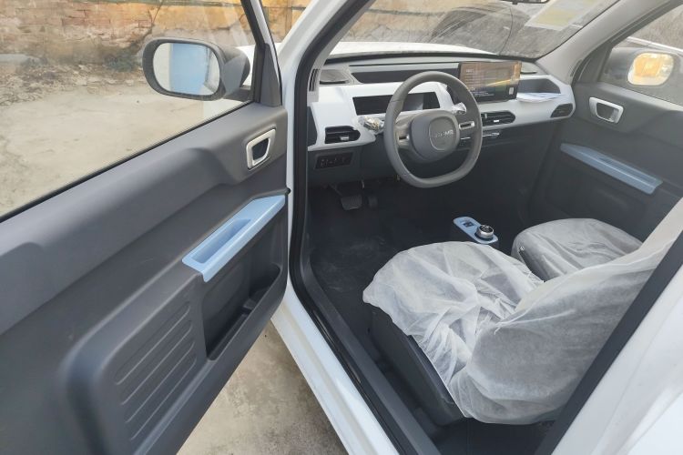 吉利银河 2024款 熊猫mini 200km 耐力熊中控内饰7003