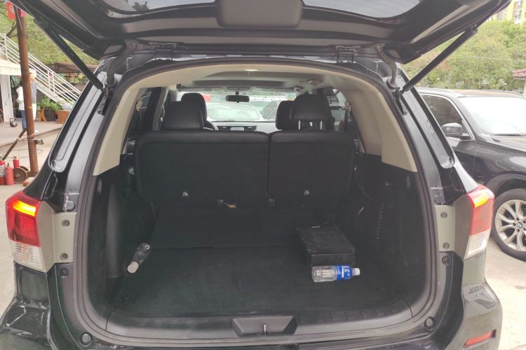 日产 途达 2018款 2.5L 自动四驱豪华版机舱底盘23