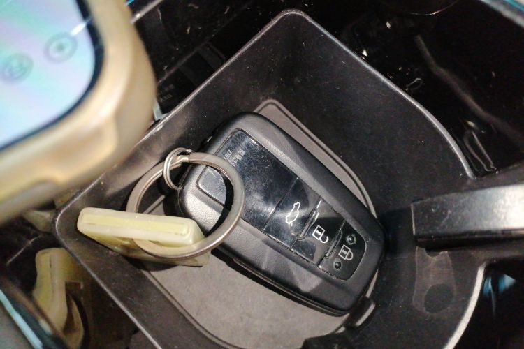 丰田 亚洲龙 2019款 2.0L 进取版 国VI中控内饰7001