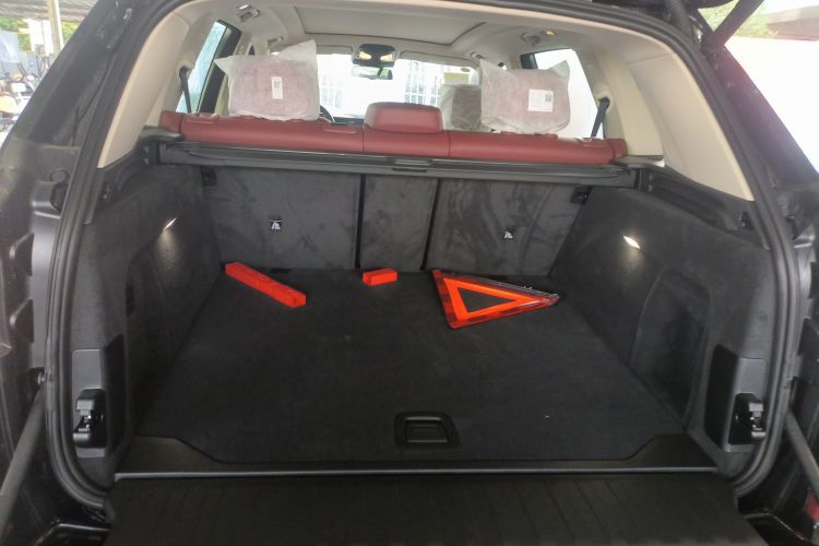 宝马X5 2025款 xDrive 30Li 尊享型M运动曜夜套装机舱底盘23