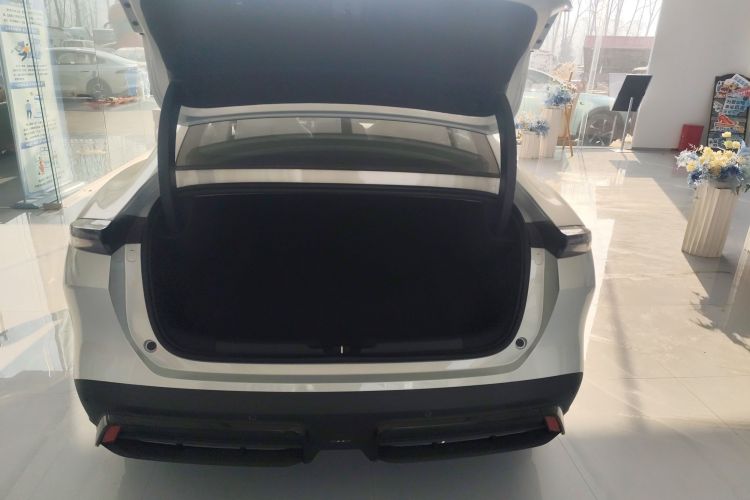 深蓝汽车 深蓝L06 2026款 560Ultra激光版机舱底盘23