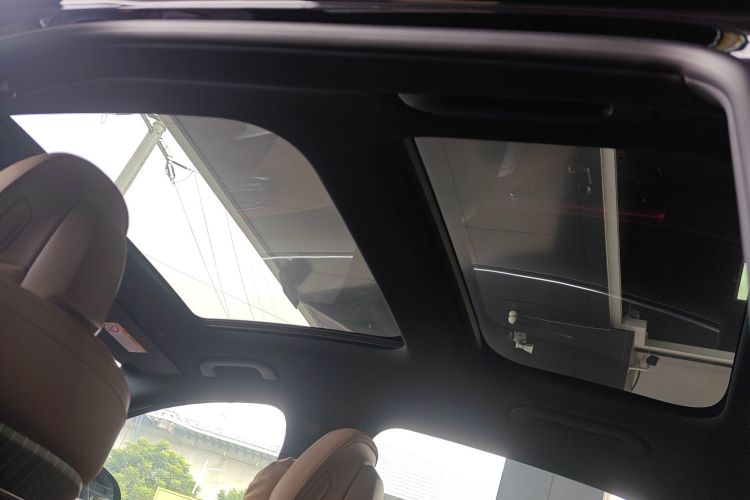 奔驰E级 2025款 改款 E 300 L 豪华型中控内饰22