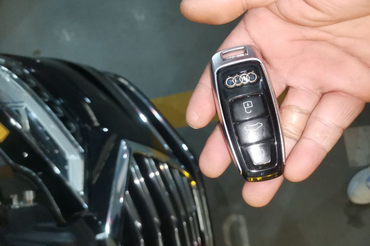 奥迪A8 2019款 A8L 55 TFSI quattro 尊贵型中控内饰7001