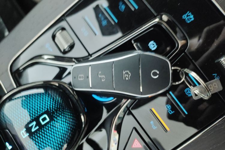 比亚迪 汉 2025款 DM-i 125KM激光雷达智驾型中控内饰11