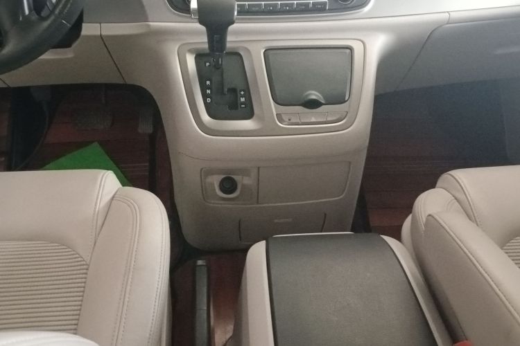 上汽大通MAXUS 大通G10 2016款 1.9T 自动精英版 柴油 国V局部细节18