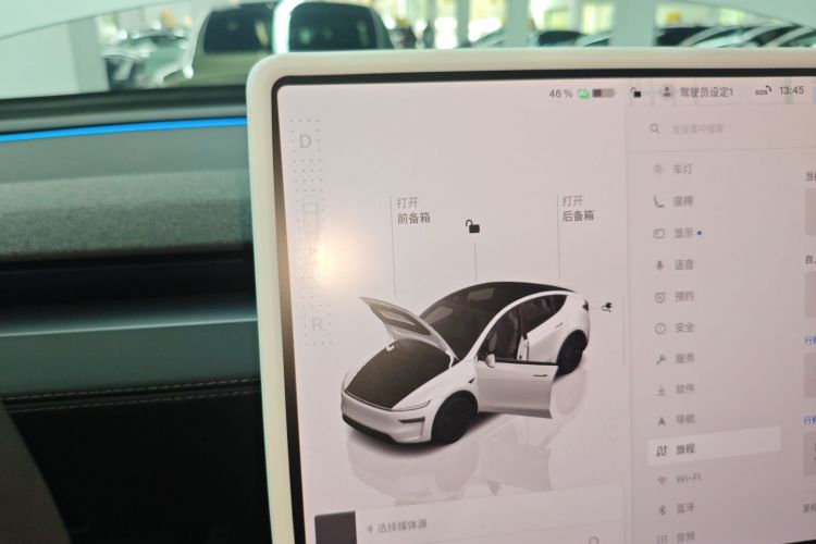 特斯拉 Model Y 2025款 长续航全轮驱动版中控内饰18