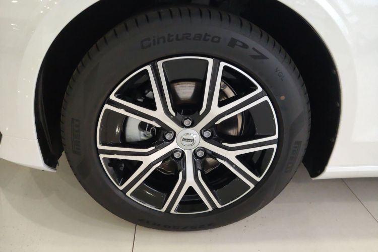 沃尔沃S60 2025款 B4 智逸豪华版车身外观35