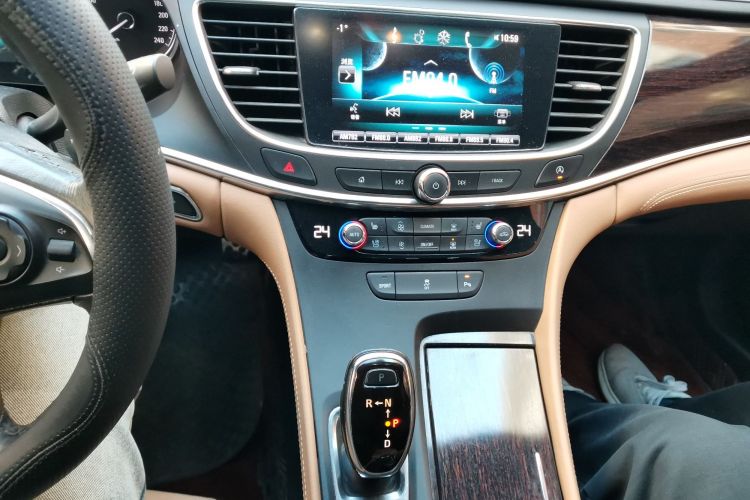 别克 君越 2016款 20T 精英型中控内饰16