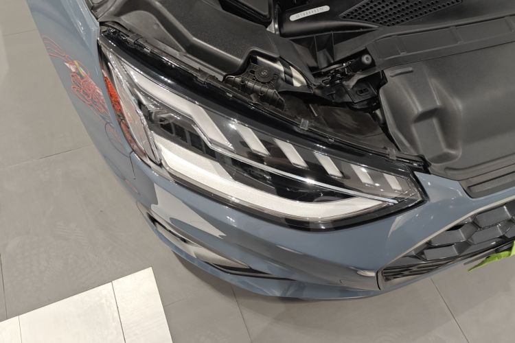 奥迪A4L 2022款 40 TFSI quattro RS套件燃速型车身外观8