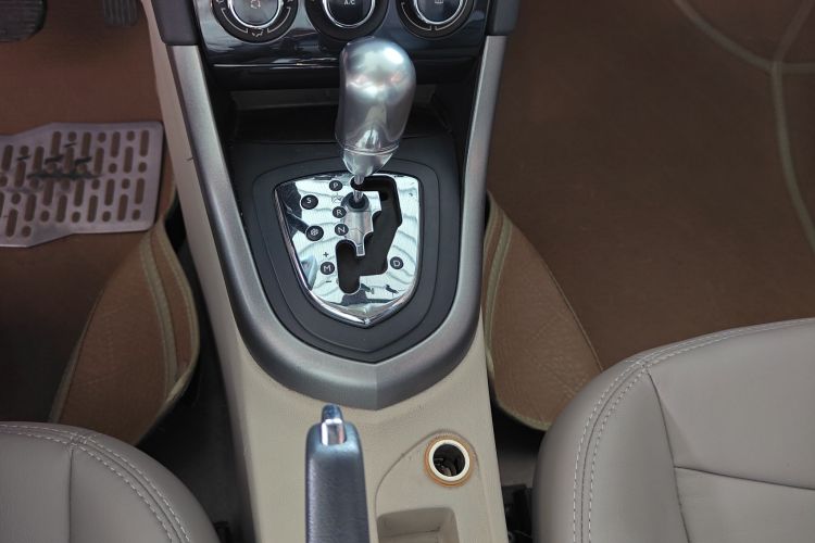 标致408 2013款 2.0L 自动舒适版中控内饰18