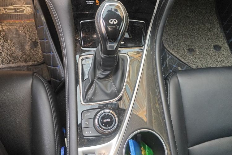 英菲尼迪Q50L 2018款 2.0T 舒适版 国VI中控内饰18