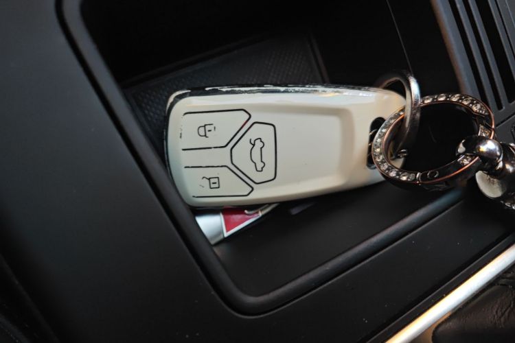 奥迪A4L 2022款 40 TFSI 时尚动感型中控内饰11