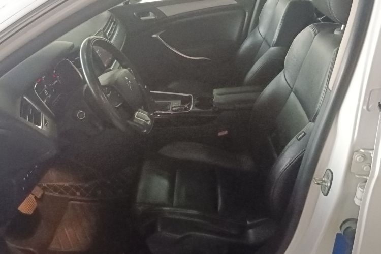 雪铁龙C5 2017款 350THP 自动豪华型中控内饰19