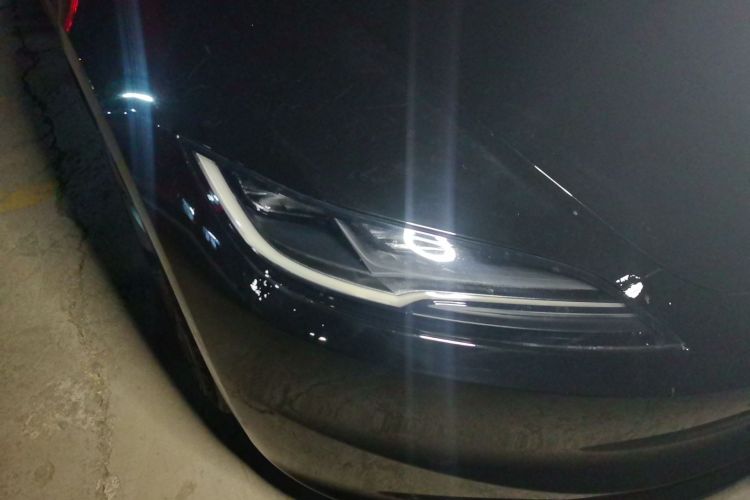 特斯拉 Model 3 2023款 长续航全轮驱动版车身外观8