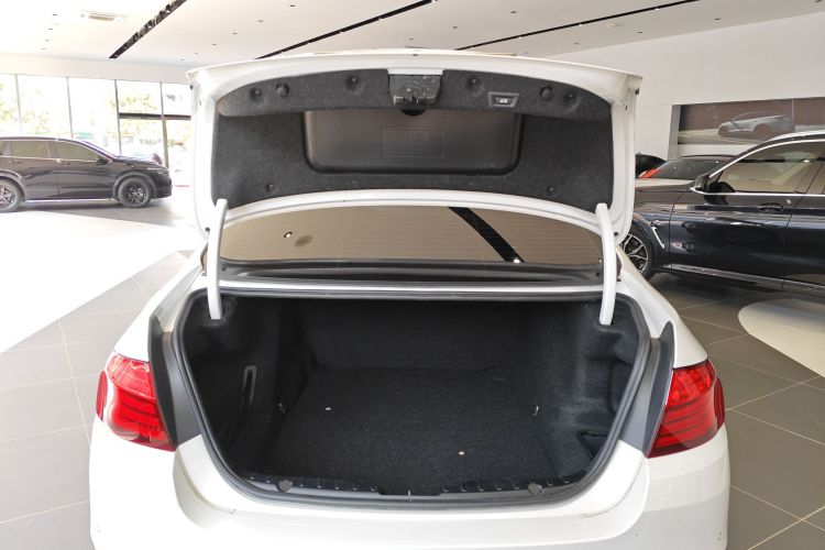 宝马5系 2017款 520Li 典雅型机舱底盘23