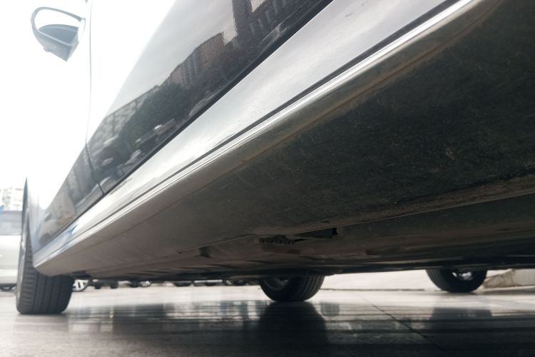 奔驰E级 2022款 改款三 E 300 L 运动豪华型局部细节9002