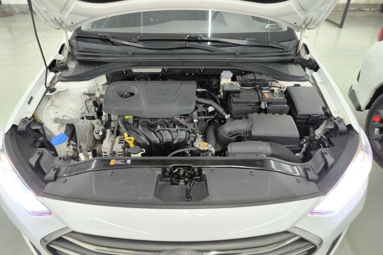 现代 领动 2016款 1.6L 自动智炫·精英型机舱底盘24