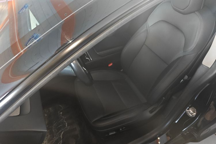 特斯拉 Model 3 2023款 后轮驱动版中控内饰19