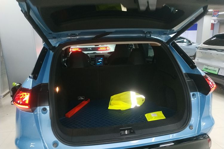 小鹏G3 2020款 460i 智享版机舱底盘23