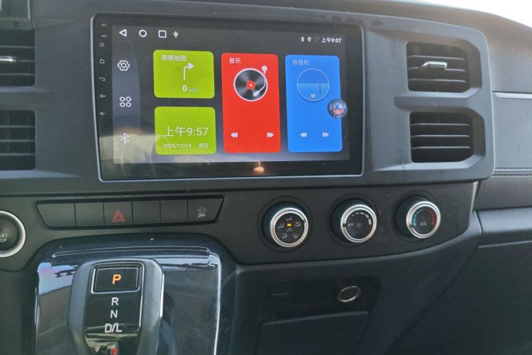 江铃福顺 2023款 2.0T 自动短轴中顶商运型多功能乘用车6座中控内饰16