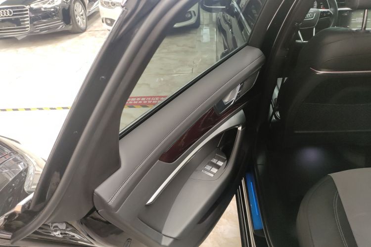 奥迪A6L 2024款 45 TFSI 臻选动感型中控内饰7008