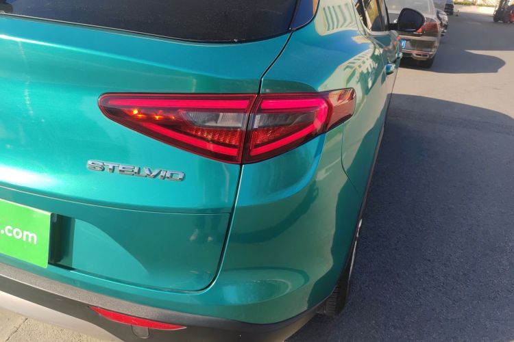 阿尔法·罗密欧 Stelvio斯坦维 2017款 2.0T 200HP 豪华版车身外观6001